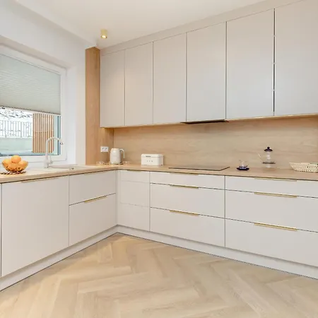 Bright Beige With Furnished Balcony And Parking In By Renters Appartamento