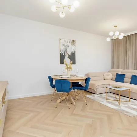 Bright Beige With Furnished Balcony And Parking In By Renters Appartamento