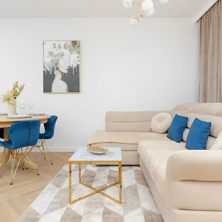 Bright Beige With Furnished Balcony And Parking In By Renters Appartamento *