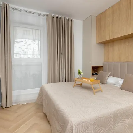 Appartamento Bright Beige With Furnished Balcony And Parking In By Renters *