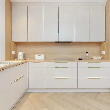 Bright Beige With Furnished Balcony And Parking In By Renters *