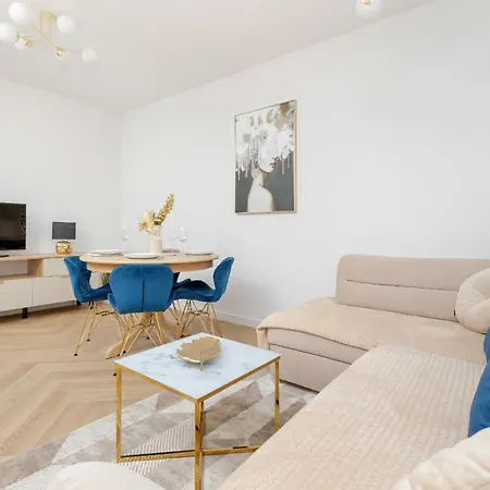 Апартаменты Bright Beige With Furnished Balcony And Parking In By Renters Гданьск