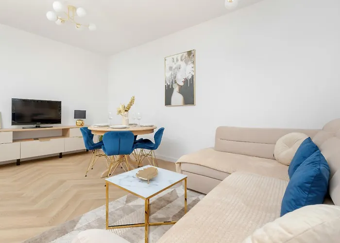 アパート Bright Beige With Furnished Balcony And Parking In By Renters グダニスク