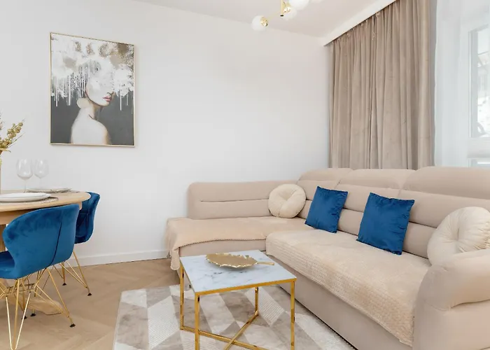 アパート Bright Beige With Furnished Balcony And Parking In By Renters